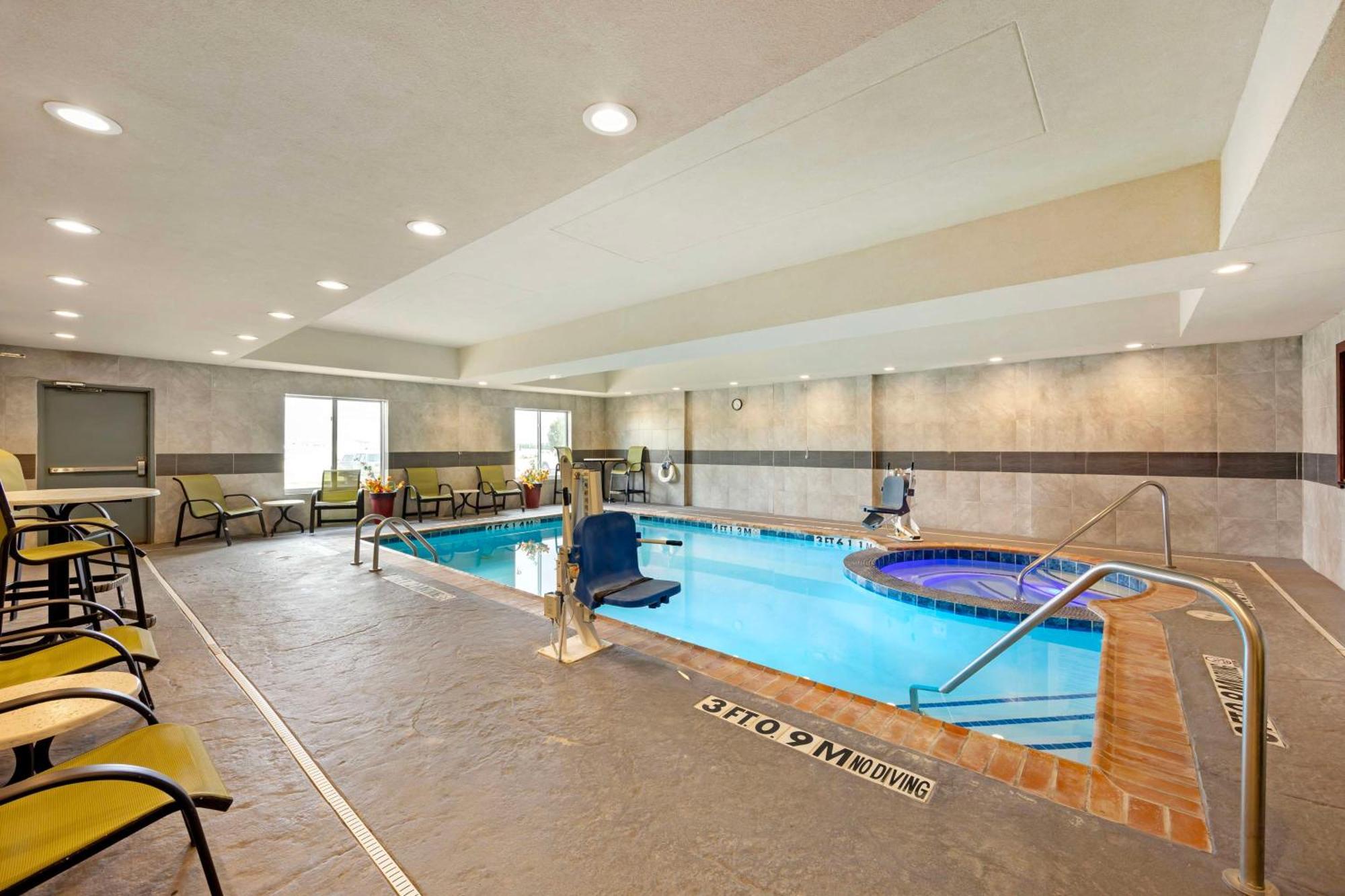 Best Western Plus Pratt Eksteriør bilde